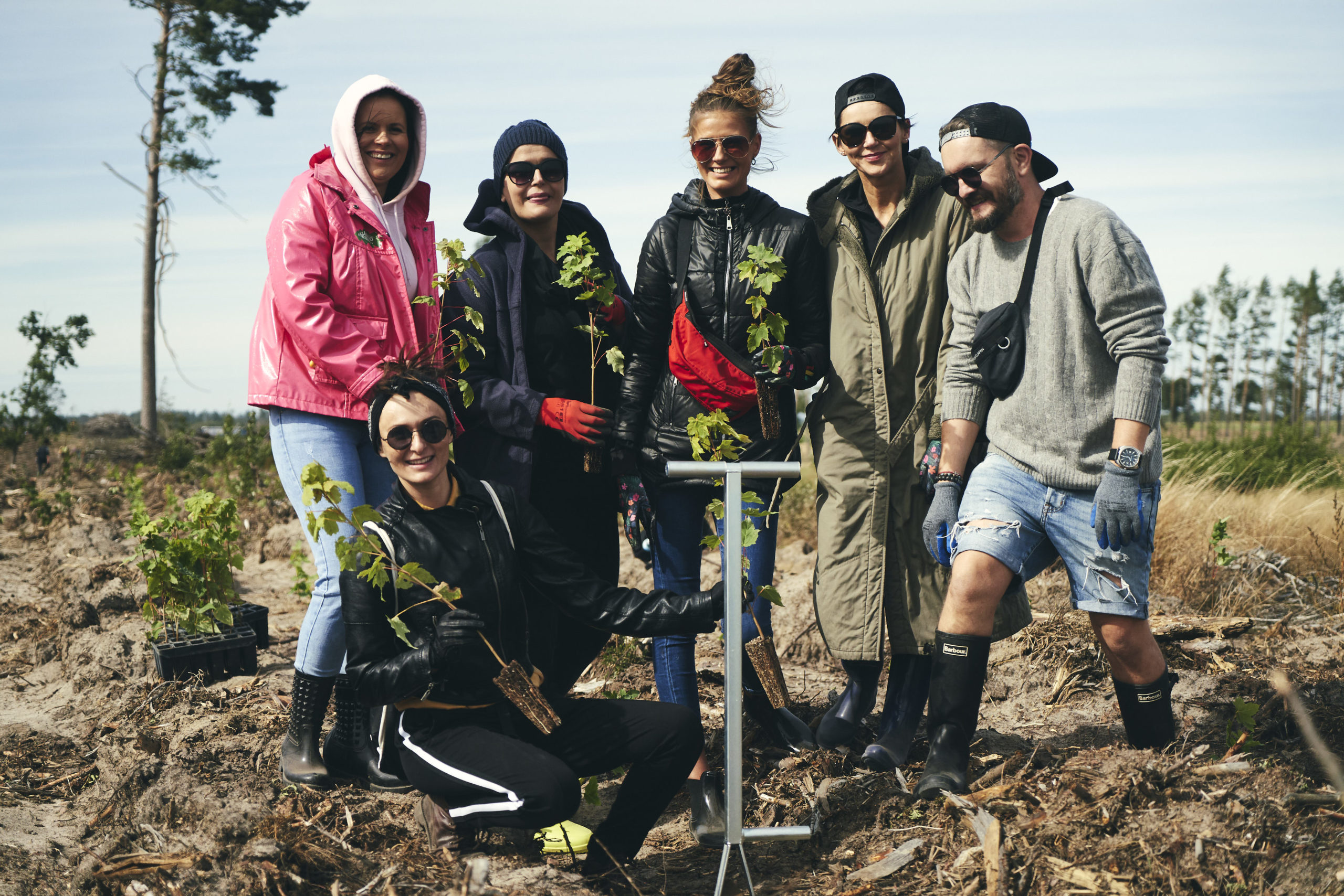Fryzjerzy Davines sadzą drzewa w trosce o zielone płuca Polski