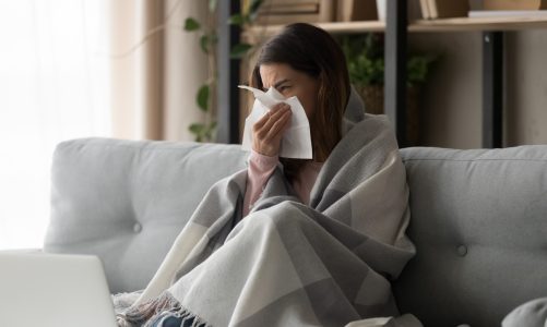 Ryzyko zachorowania na grypę wyższe niż w poprzednim sezonie. Medycy spodziewają się wzrostu zainteresowania szczepionkami [DEPESZA]