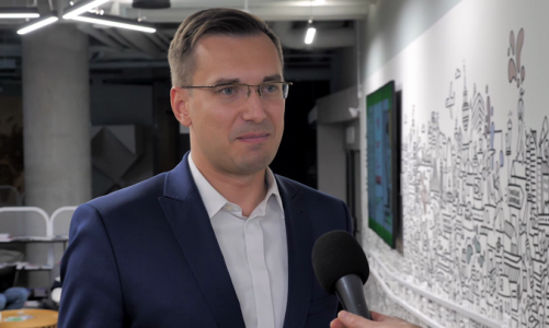 Polski start-up opracował system wykorzystujący potencjał parkingów. Umożliwia udostępnianie miejsc i punktów ładowania pojazdów elektrycznych