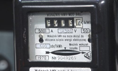 Konsumenci mają wpływ na wysokość rachunków za prąd. Im mniejsze zapotrzebowanie na energię na rynku – tym ceny są niższe