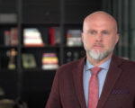 Lekarz: Karol Nawrocki zapewne sporo papierosów w swoim życiu wypalił. Stwierdził, że w kampanii lepiej będzie je zastąpić woreczkami nikotynowymi