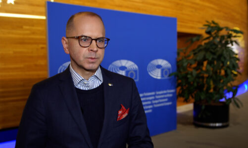 Ważna decyzja PE. To kolejny krok do zatwierdzenia 90 mld euro pożyczki dla Ukrainy